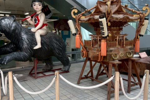 クマに乗った金太郎